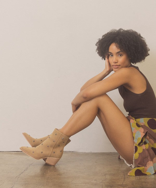 IVANNA-STAR STUDDED WESERN BOOTS